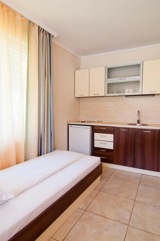 Guest House Hiora Ahtopol Bagian luar foto