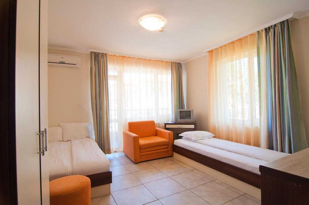Guest House Hiora Ahtopol Bagian luar foto