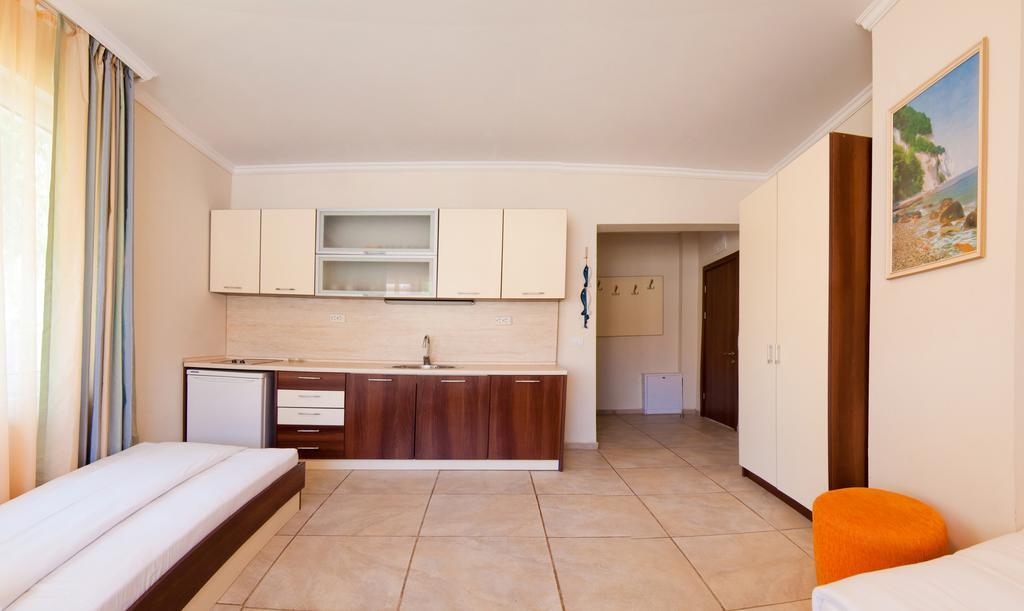 Guest House Hiora Ahtopol Bagian luar foto