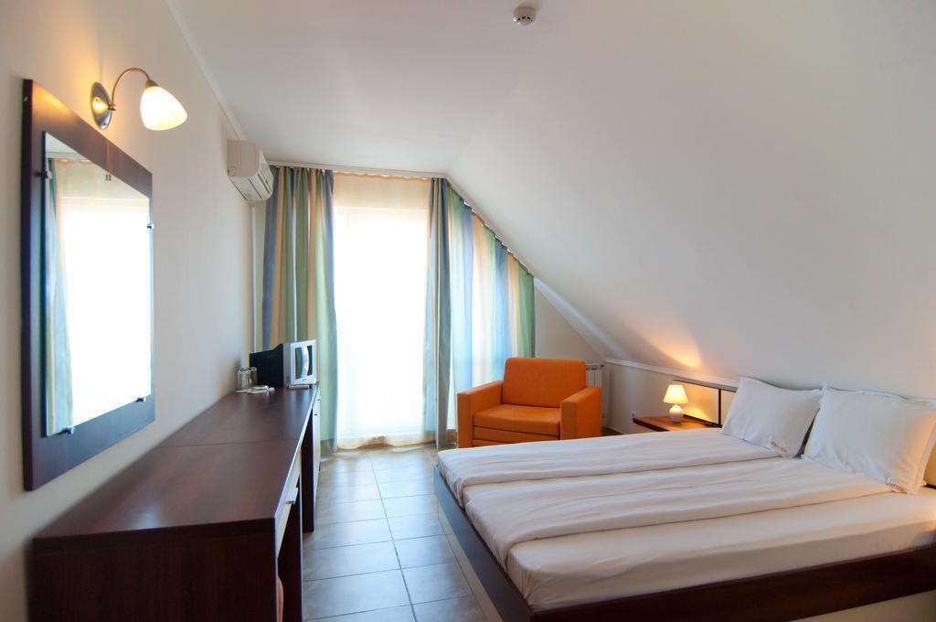 Guest House Hiora Ahtopol Bagian luar foto