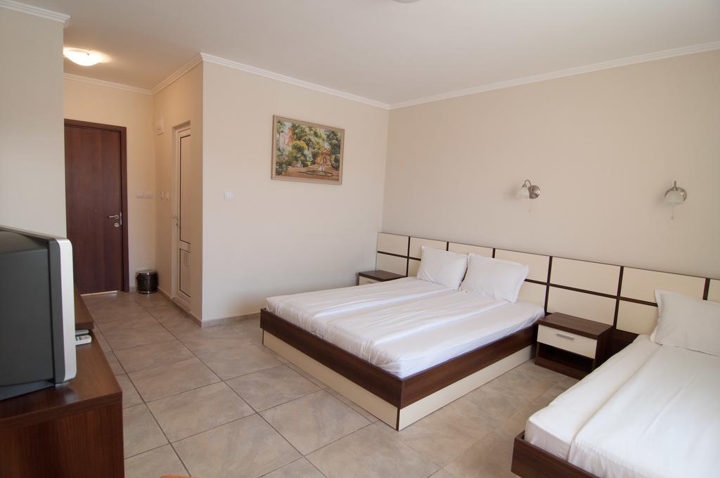 Guest House Hiora Ahtopol Bagian luar foto