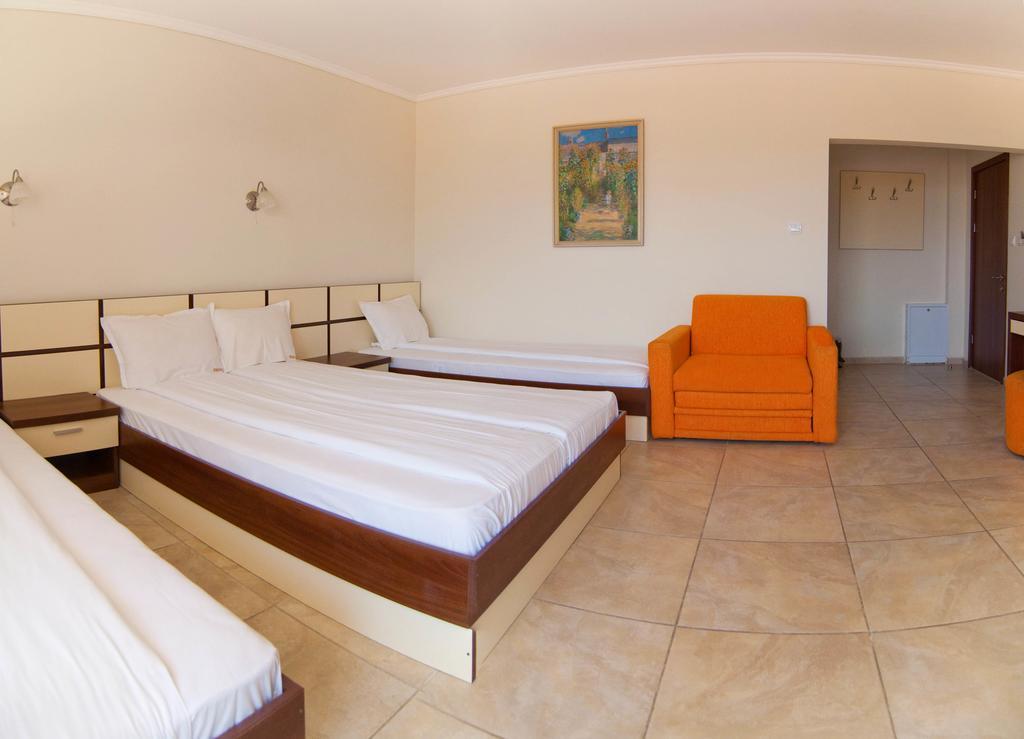 Guest House Hiora Ahtopol Bagian luar foto
